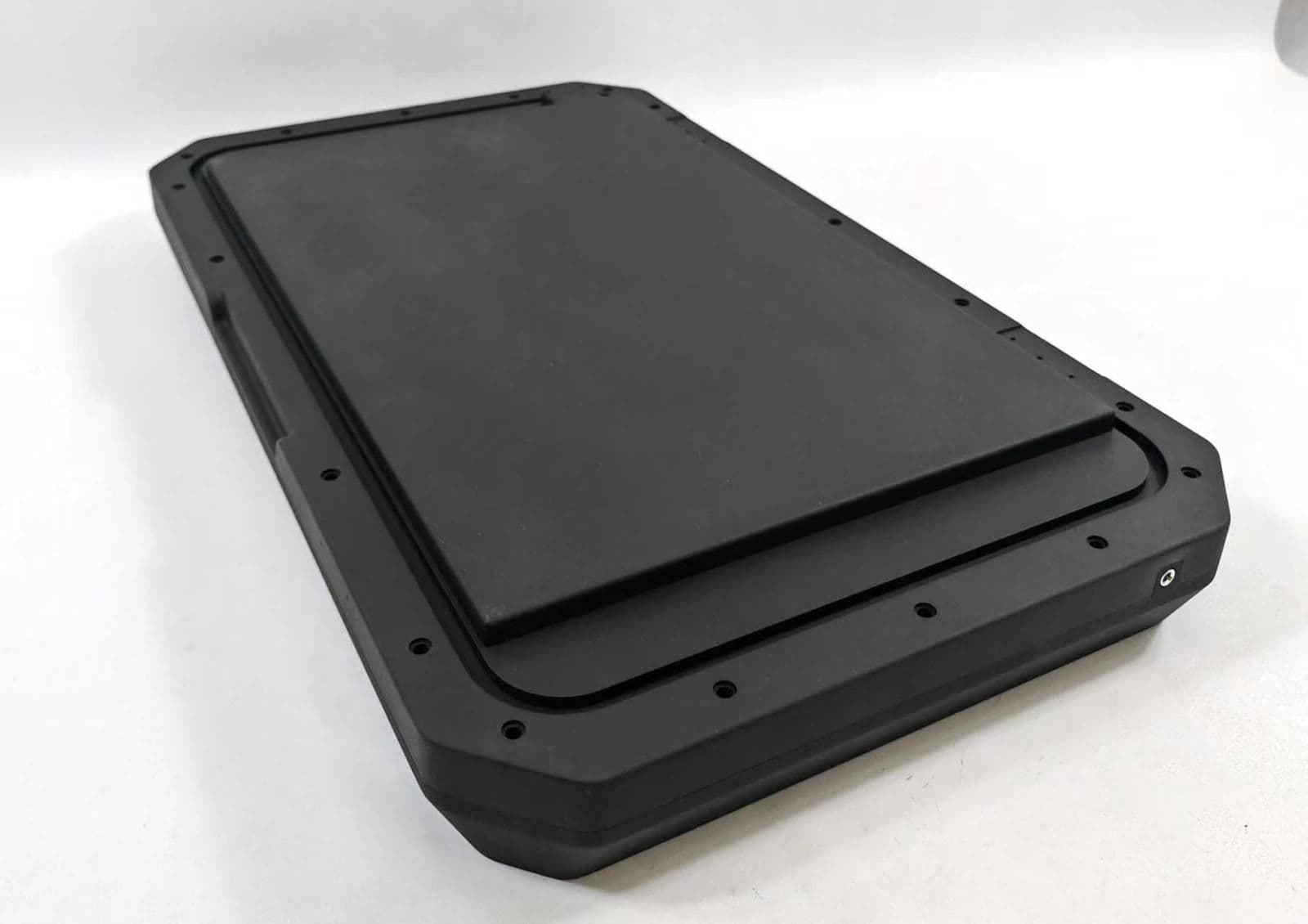 brisk plastic housing cnc milled cnc gefreesde behuizing zwart abs links voor perspectief.jpeg