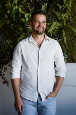 brisk-team-aworth-allonscale-owner-stijn-cox.jpg